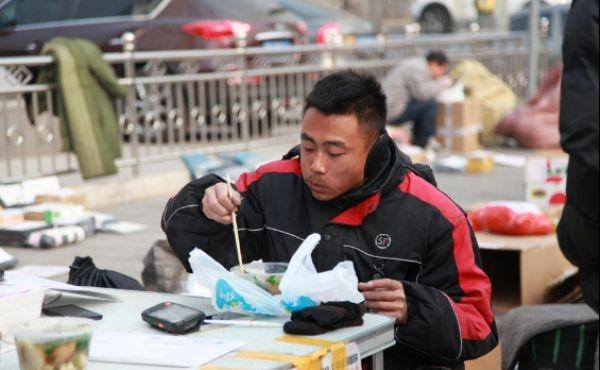 普通纹身师一个月收入是多少,做纹身师一个月的收入大概