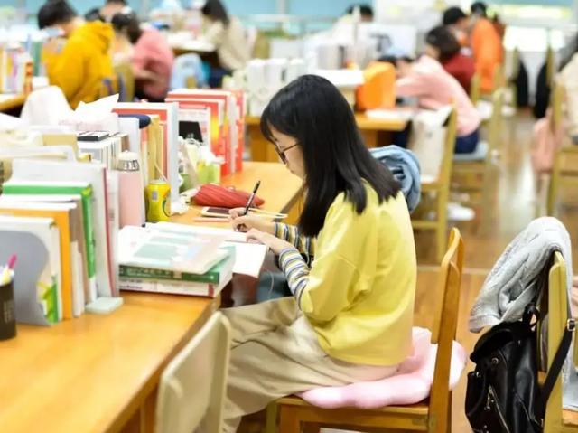 大学和大专哪个学历高,大学在校生和大专哪个学历高