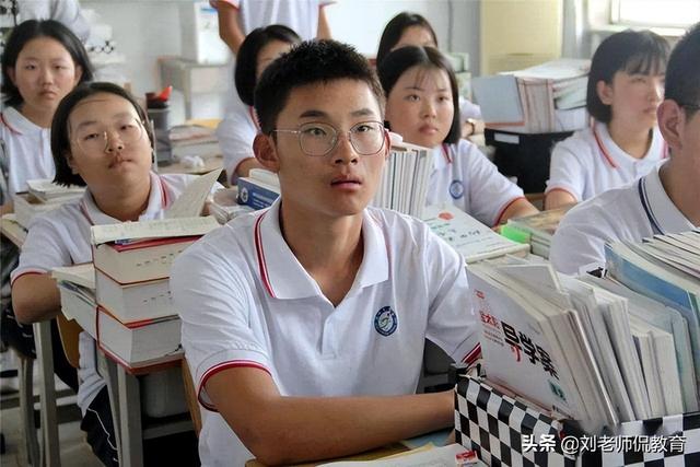 高考先填志愿还是先出学校分数线呢,填高考志愿在成绩出来前还是出来后