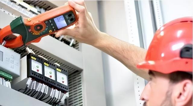 钳工工资高吗现在,钳工能拿一万以上吗