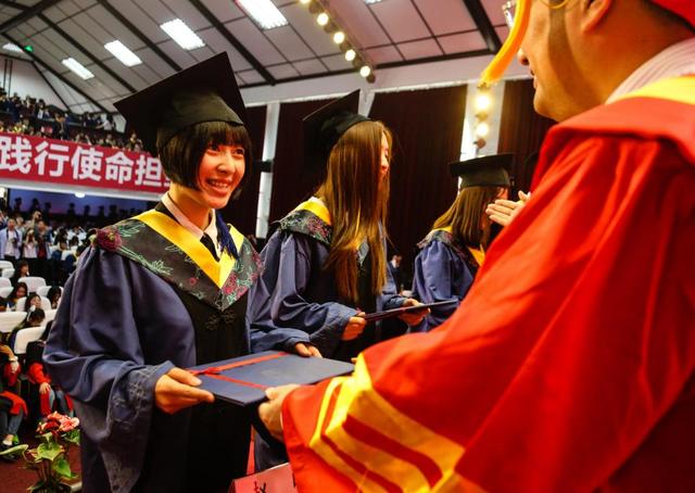 当高中老师需要什么学历,考大学老师需要什么条件