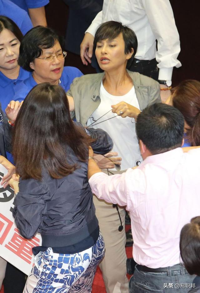 考了初中教师资格证可以教小学吗,初中教资可以教小学全科吗