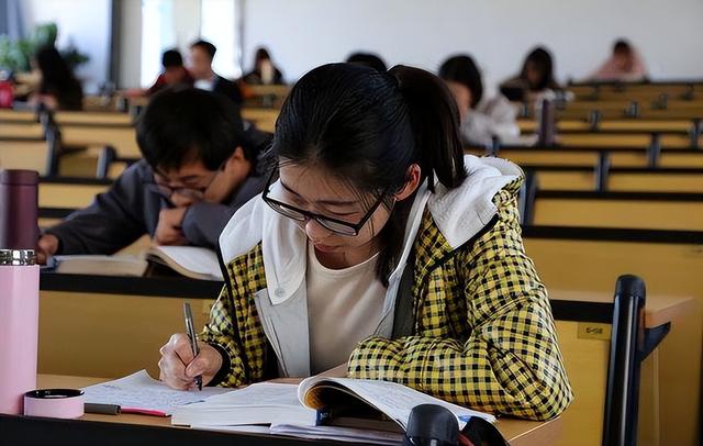 报考公务员需要什么条件和学历,考公务员要满足什么条件