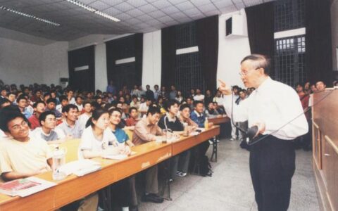 论文答辩可以看稿子吗,论文答辩可以照着稿子念吗