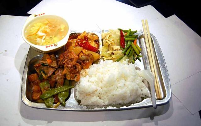 社区街道办事处是公务员吗,街道办公务员是乡镇公务员吗