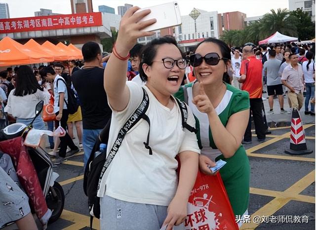 高考先填志愿还是先出学校分数线呢,填高考志愿在成绩出来前还是出来后