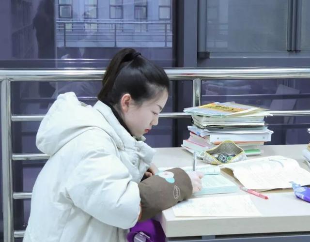 研究生多少年毕业,研究生最多读几年