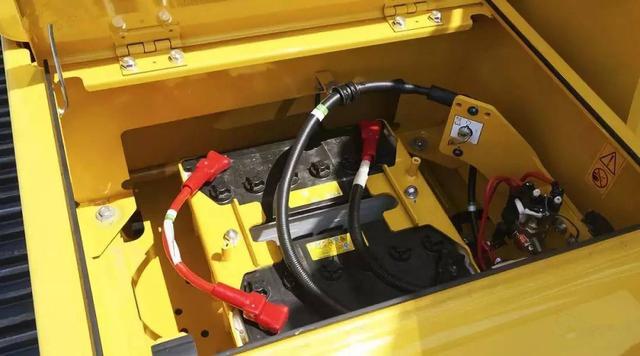 学挖机多少学费多久可以拿证,挖机学校学费多少学多久