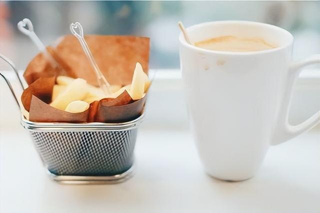 男生喜欢一个人的细节表现在哪里,男生喜欢你的表现细节