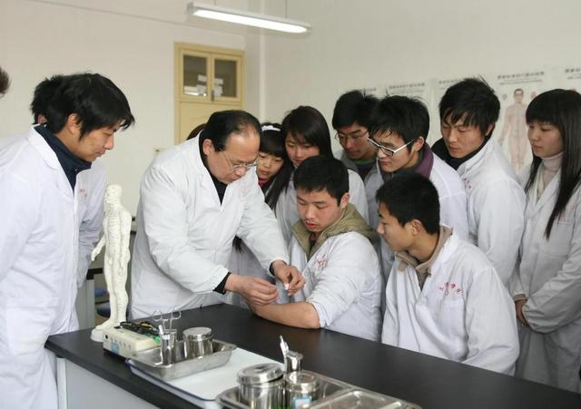 当高中老师需要什么学历,考大学老师需要什么条件