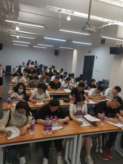 全媒体运营师班